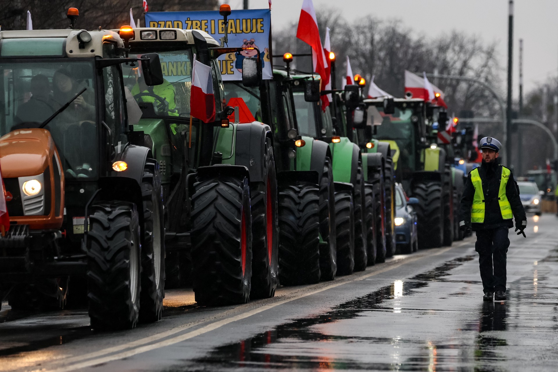 В Польше извинились за фермеров, рассыпавших украинское зерно на границе