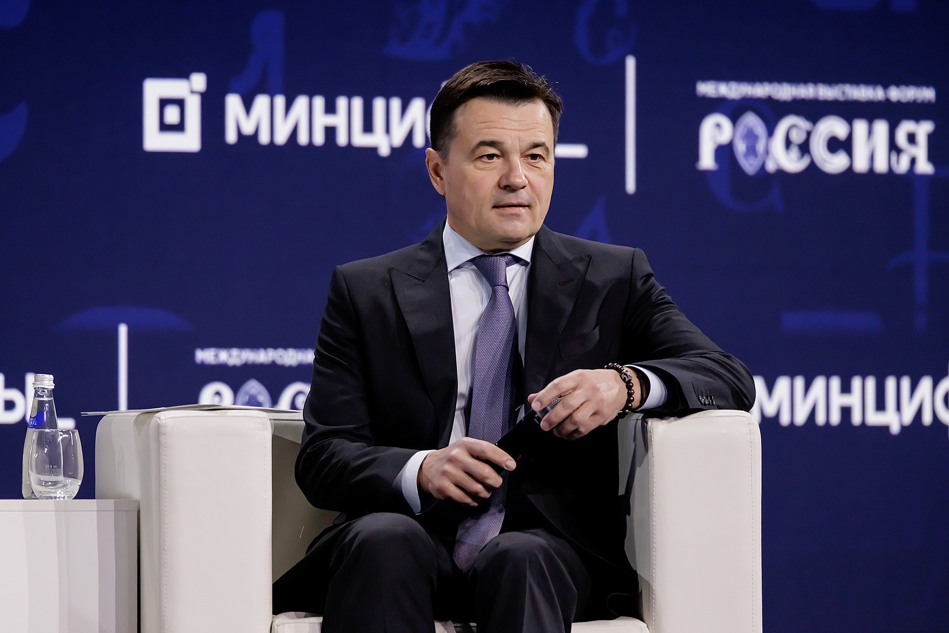 Андрей Воробьев обсудил внедрение ИИ в школах Подмосковья на встрече с учителями