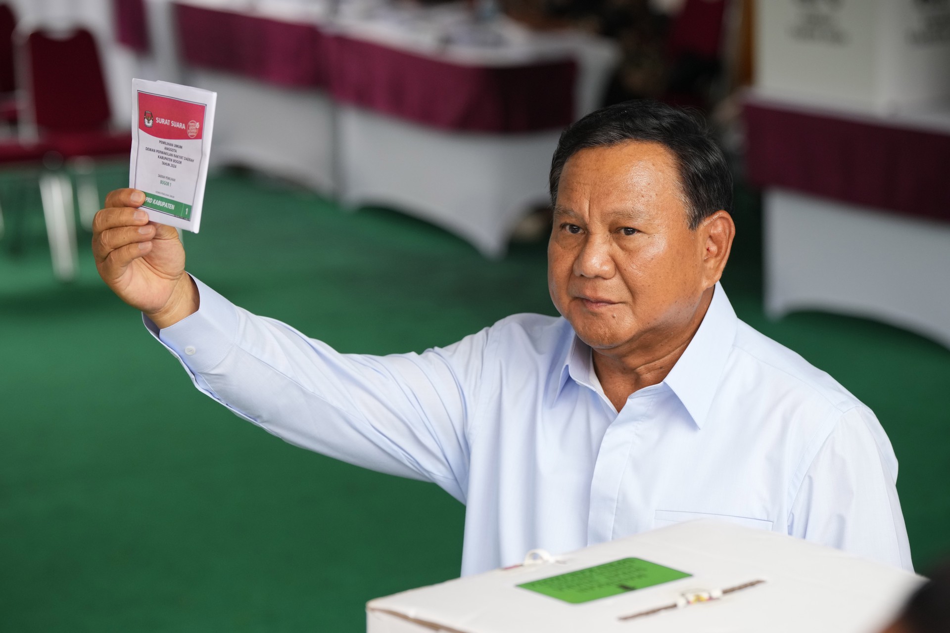 Глава Минобороны Индонезии предварительно набирает свыше 60% голосов на выборах