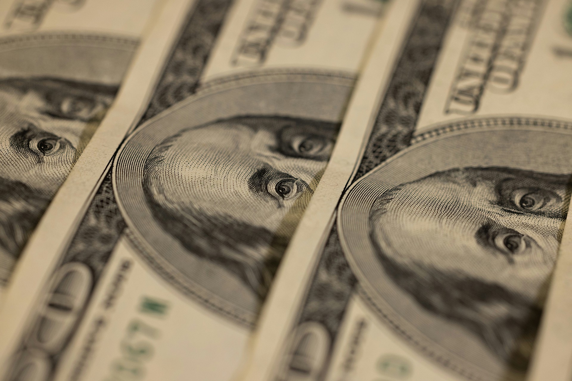 Эксперт в сфере инвестиций предрёк рост доллара в период отпусков