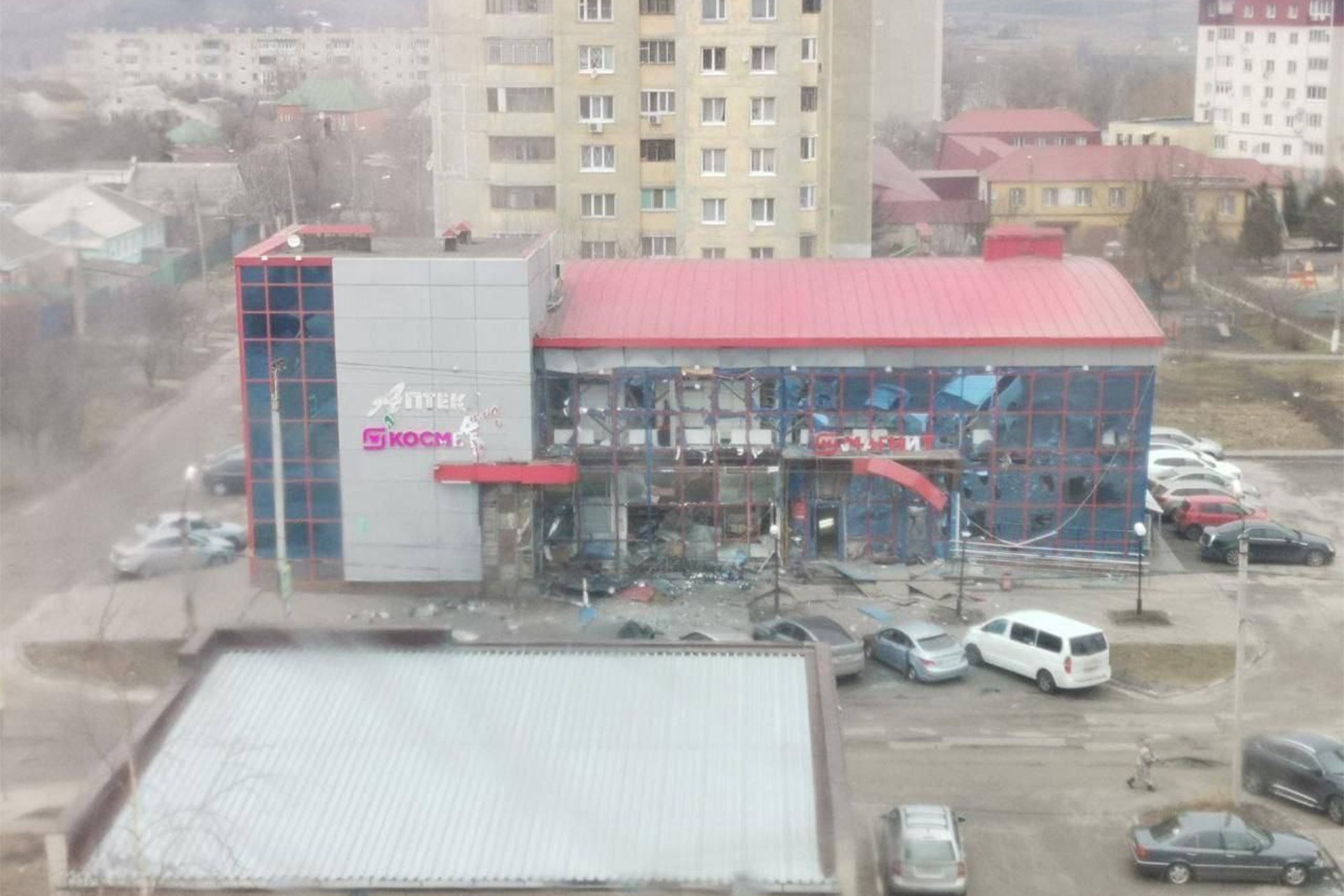 В Белгороде в результате ракетной атаки повреждён торговый центр