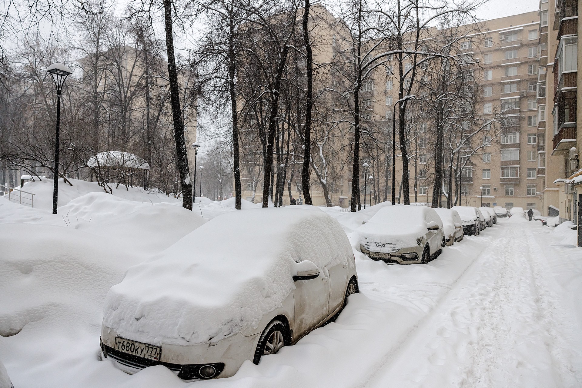 Россиянам рассказали, какое место у дома самое опасное во время снегопада