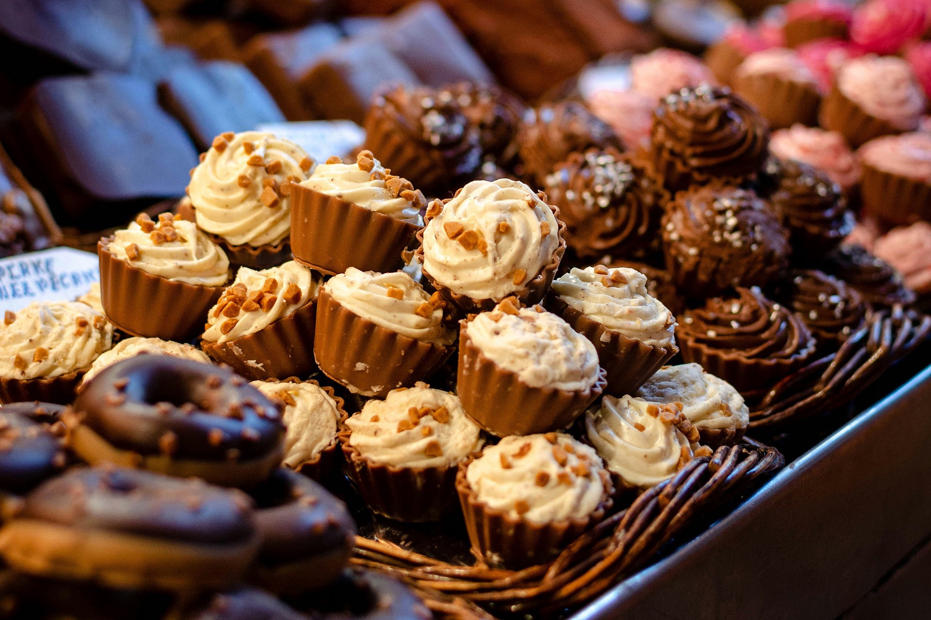 Психолог заявила, что сладости часто становятся «плацебо», временно утоляющим эмоциональный голод 