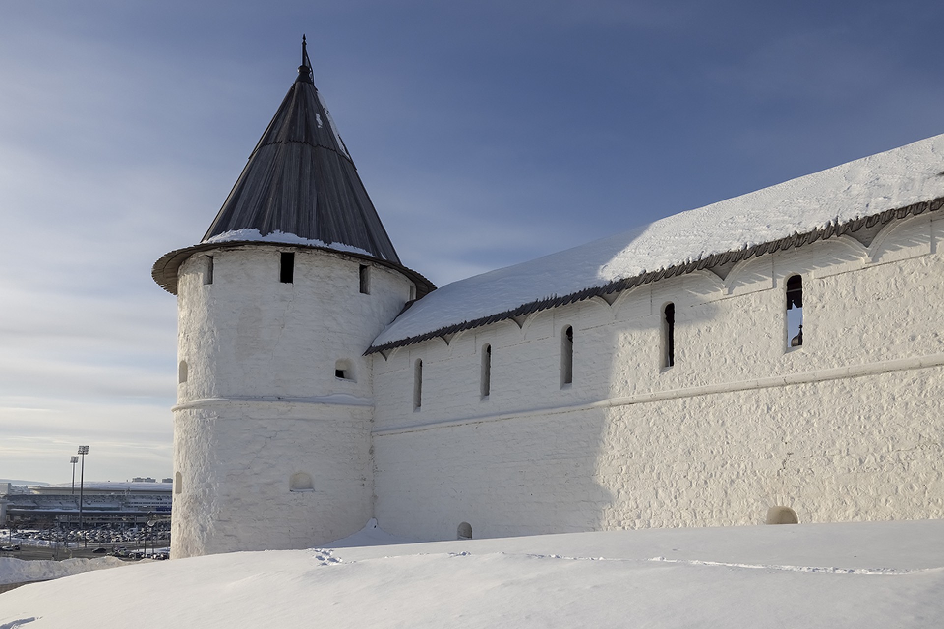 Казанский кремль оказался поврежден из-за снега