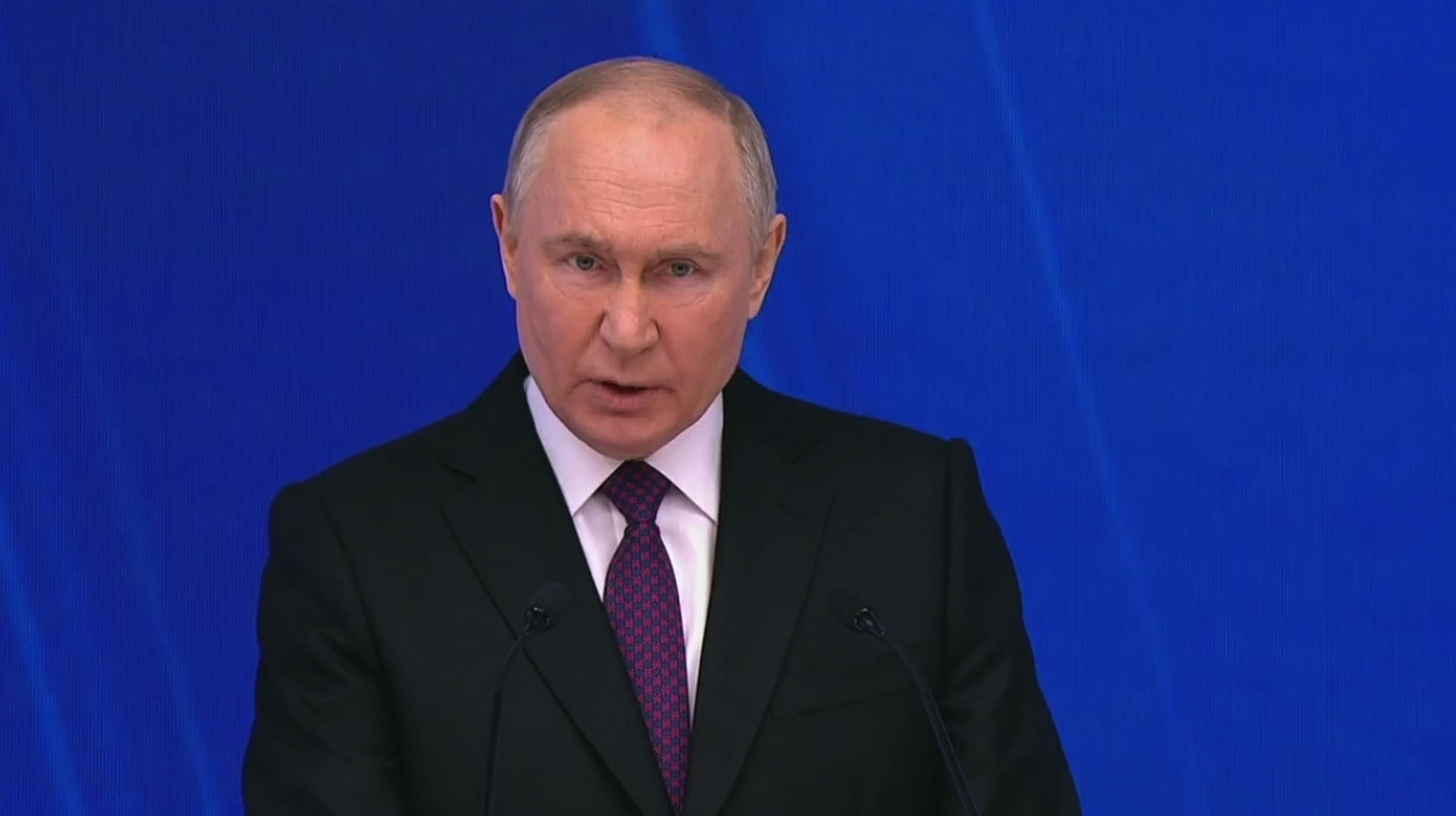 ВЦИОМ: Подавляющее число россиян уверено в чётком плане и стратегии Путина