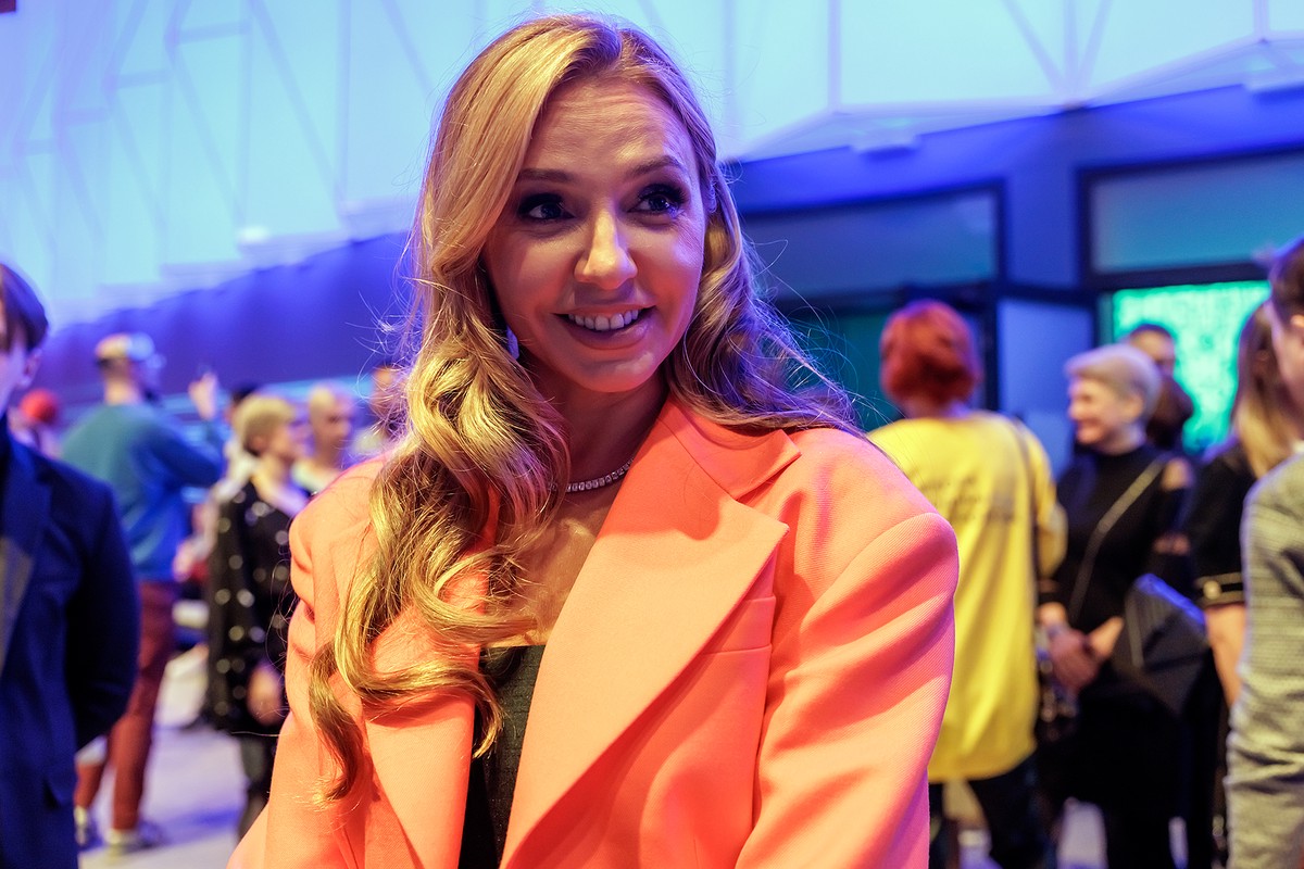 Навка назвала Пескова главным критиком ее ледовых шоу