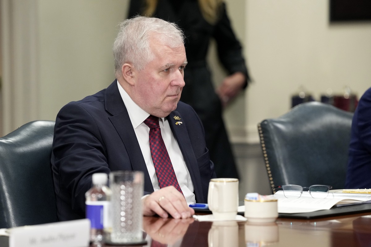 Глава Минобороны Литвы подал в отставку