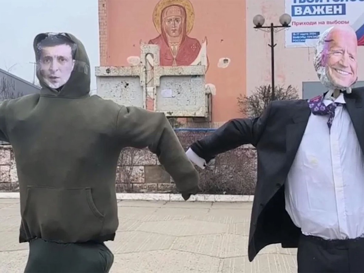 В ЛНР сожгли на Масленицу чучела Зеленского и Байдена