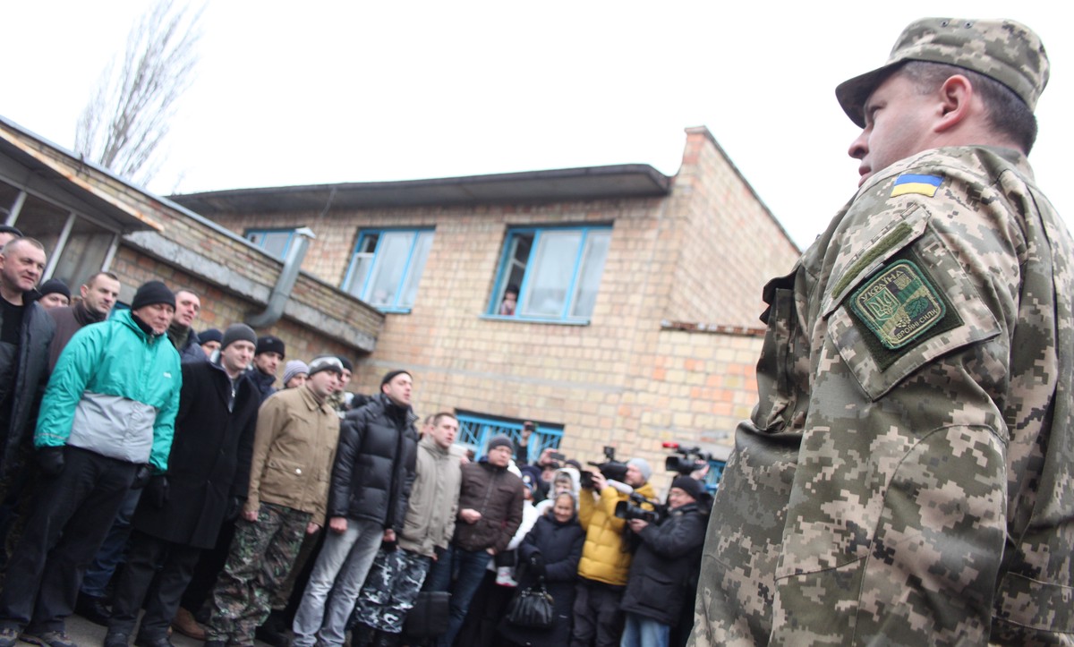 Военный эксперт: Подписанные Зеленским законы о мобилизации лишь поднимут тарифы по взяткам для уклонистов