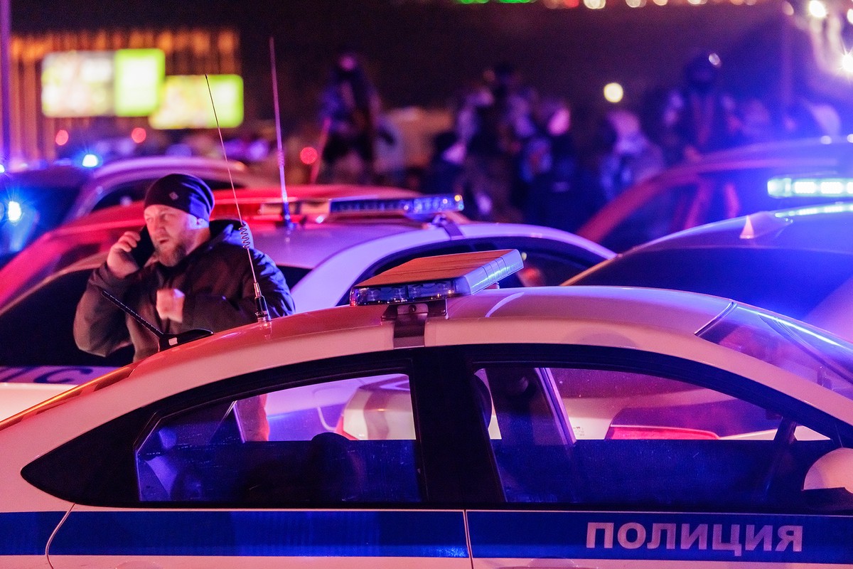 МВД: Сотрудники полиции установили машину боевиков по видео в горящем «Крокусе»