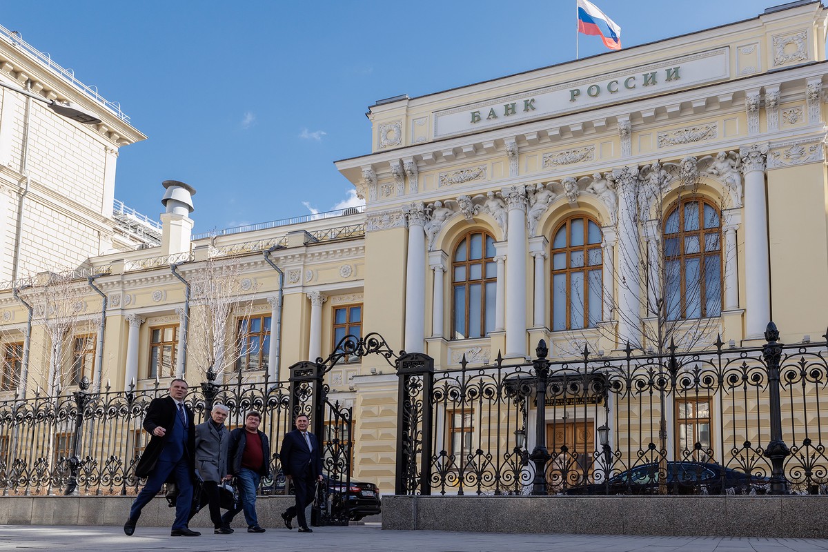Экономист предсказал снижение ключевой ставки до 14% в четвёртом квартале этого года
