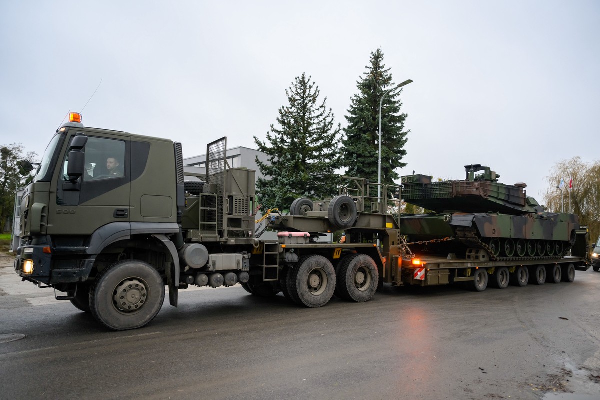 США поставили Польше очередную партию танков M1A1 Abrams