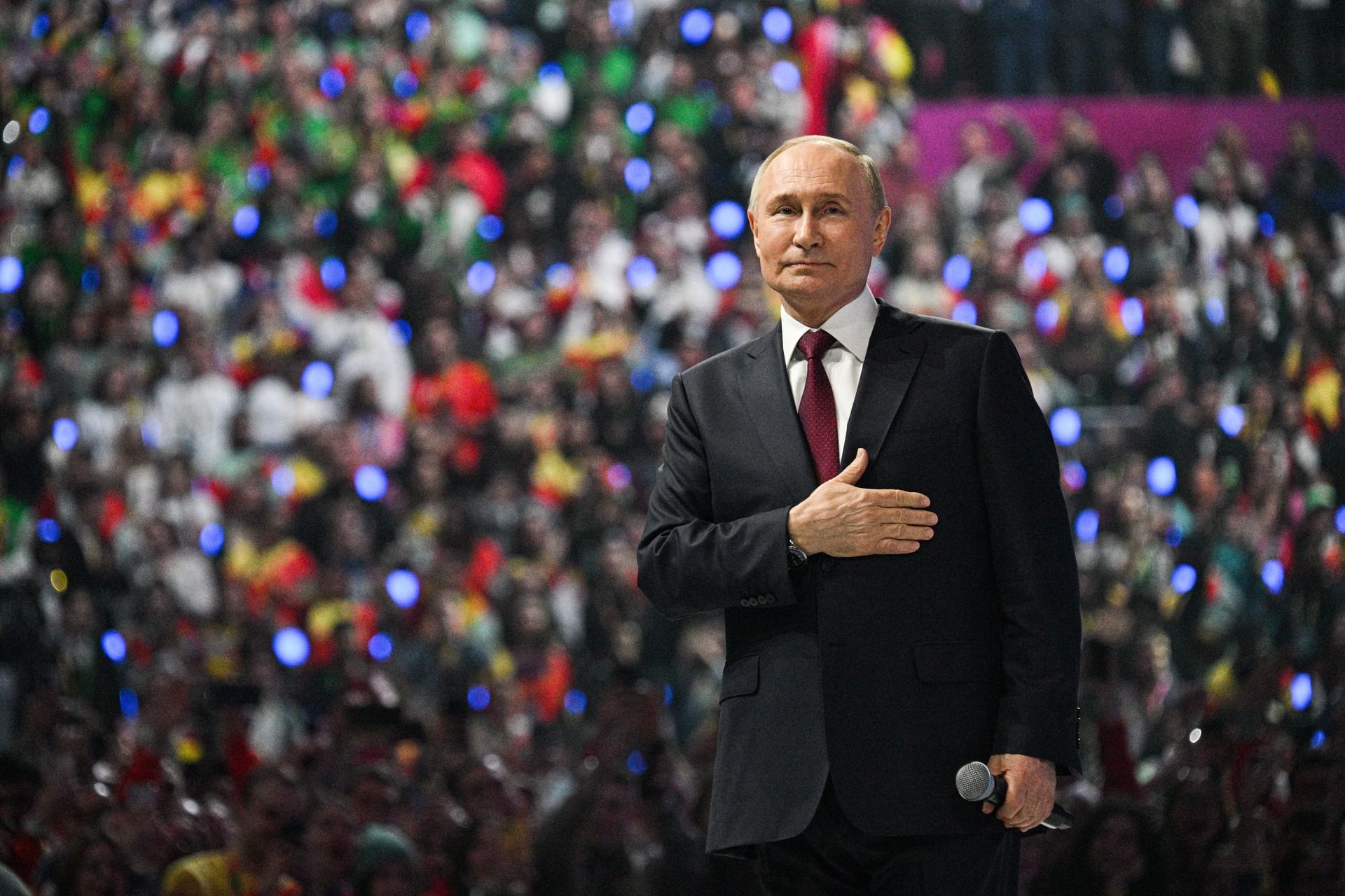 ВЦИОМ: Путин побеждает на выборах президента страны с результатом 87% голосов