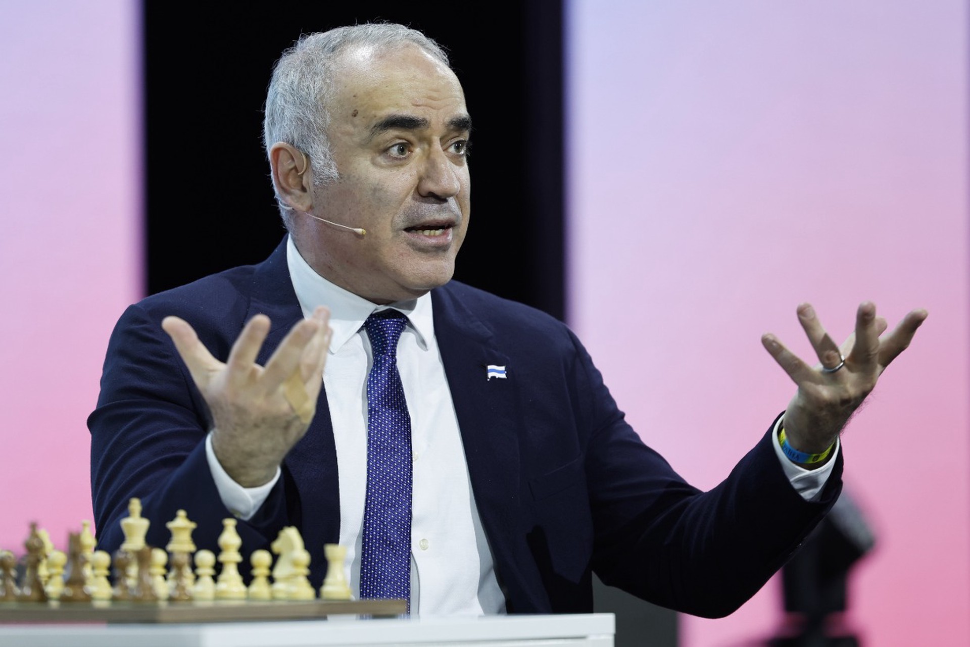 Одноклеточный с шашкой: как мы научились читать ходы Каспарова*