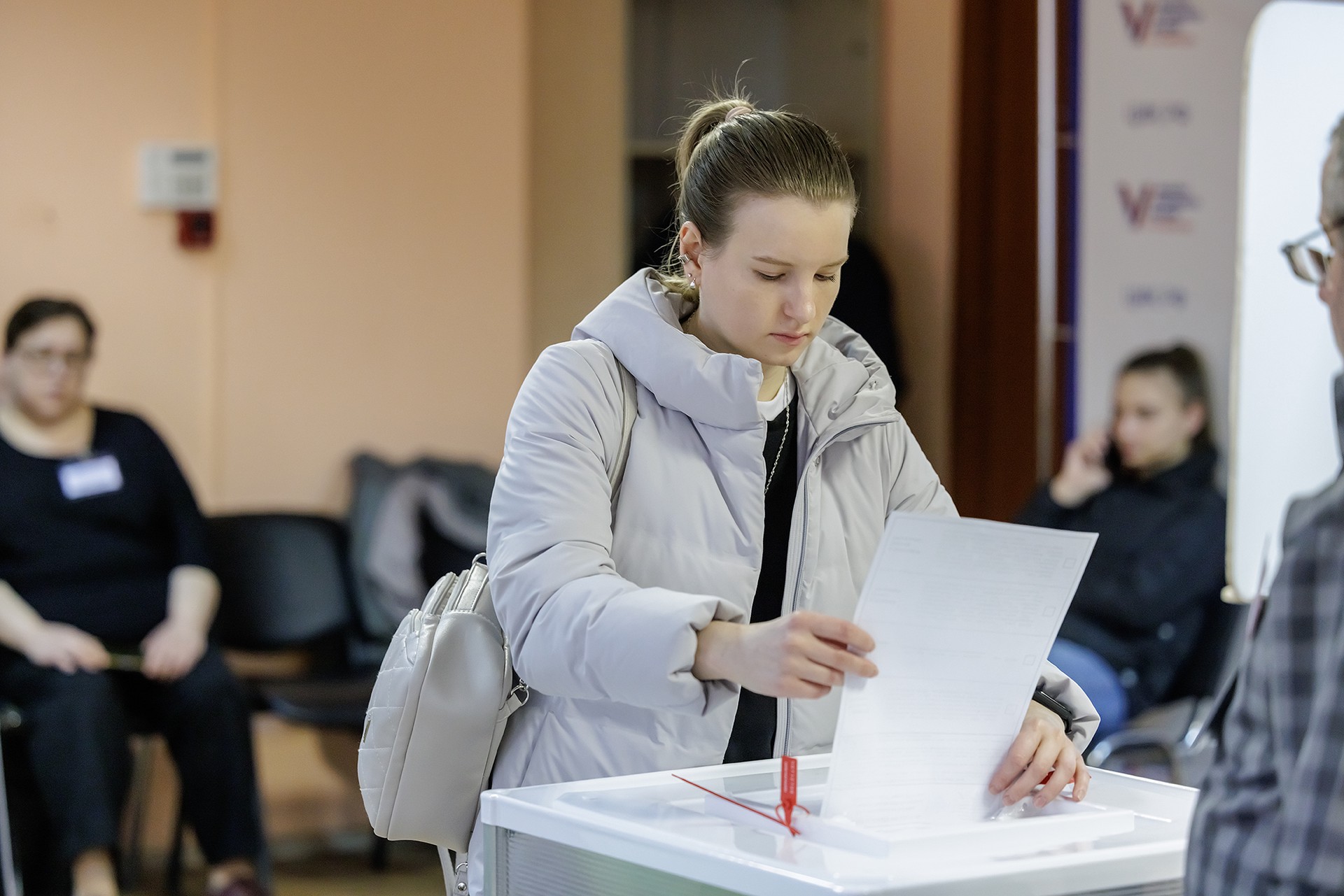 Трехдневные выборы стартовали в России с открытия участков на Камчатке