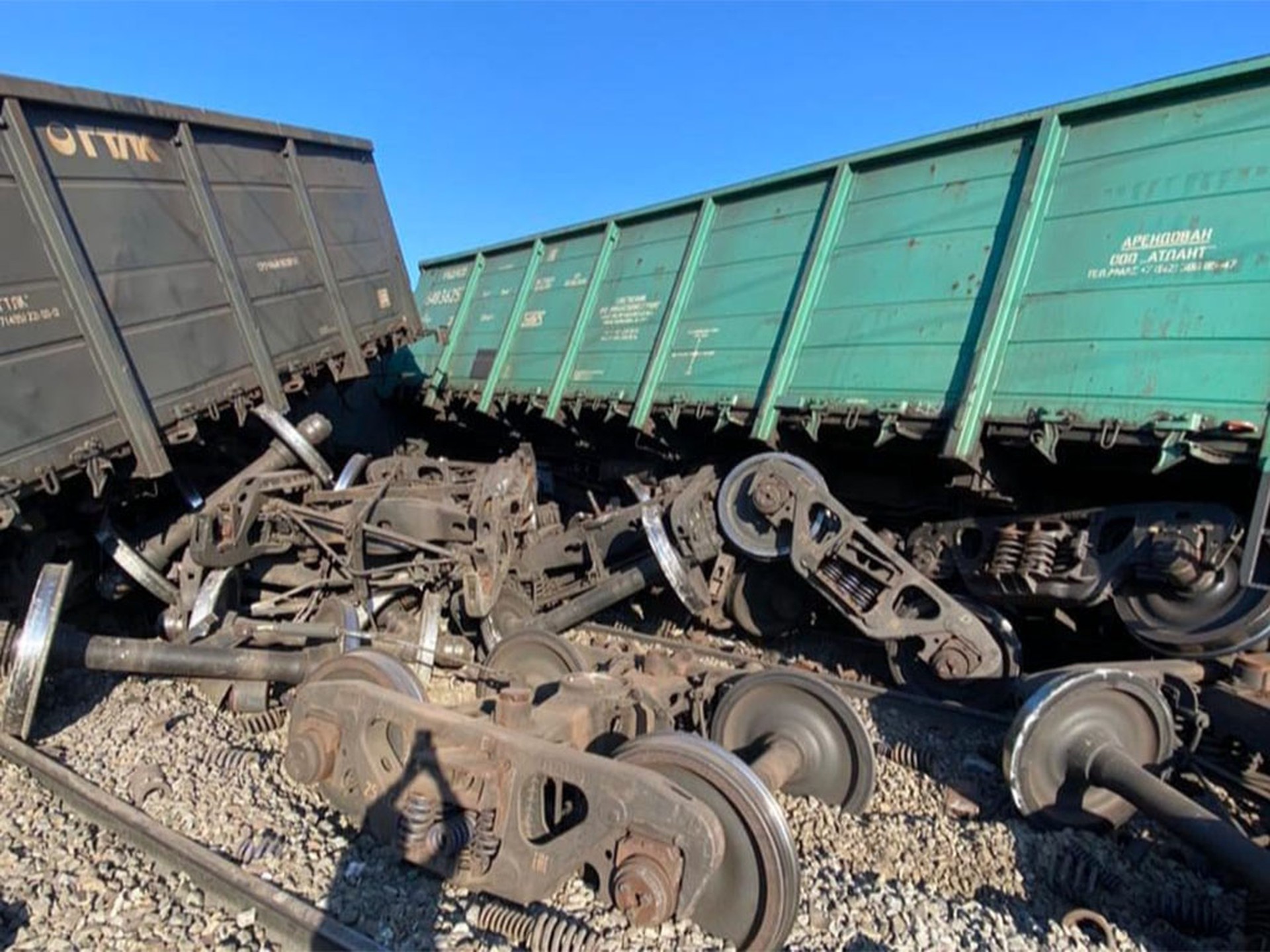 В Хабаровском крае с рельсов сошли 20 вагонов, движение остановлено
