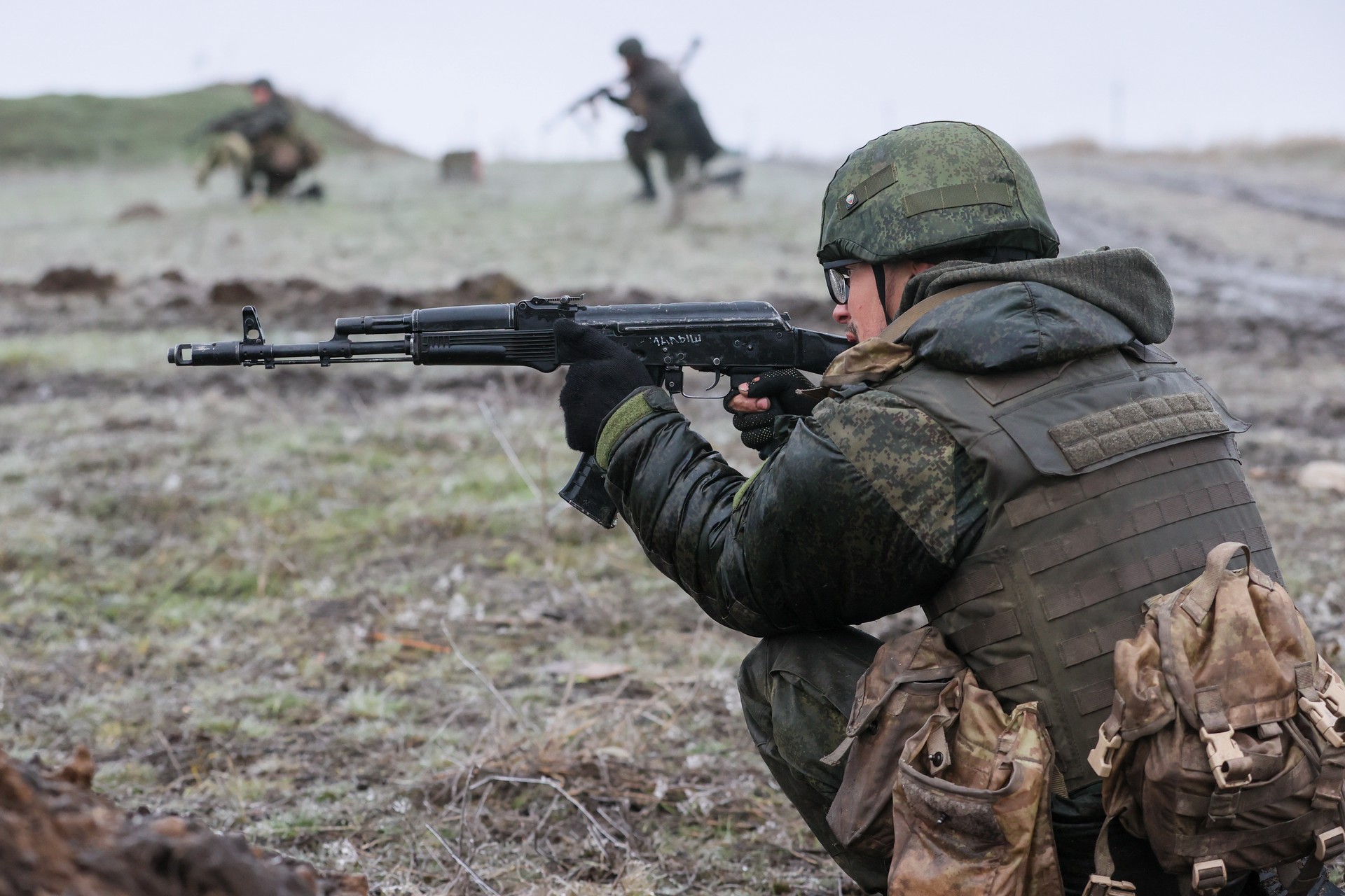 МО РФ: Российские войска полностью зачистили от остатков украинских боевиков село Козинка