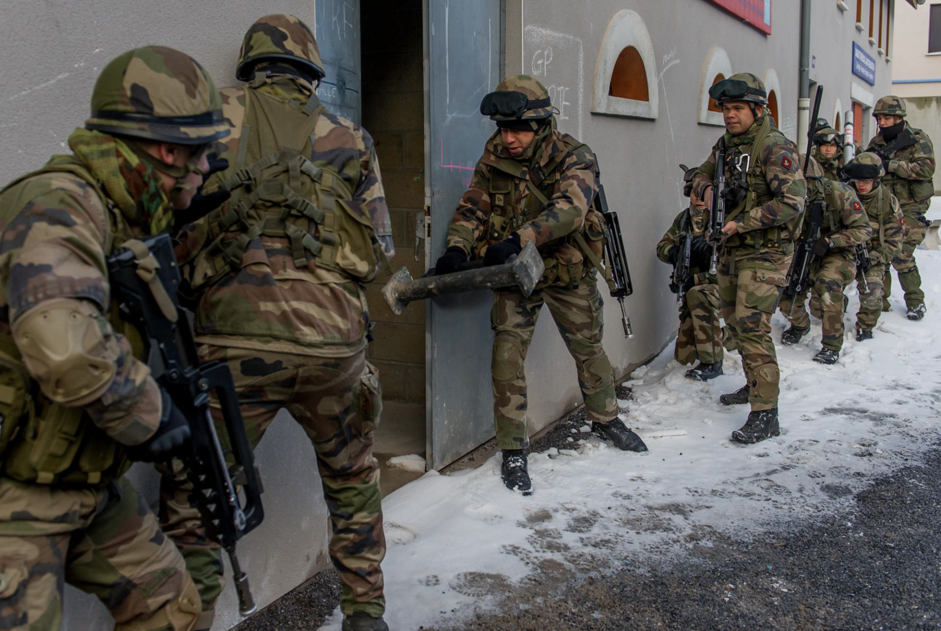 Депутат Рады заявил, что Франция может отправить войска на приграничные территории Украины 