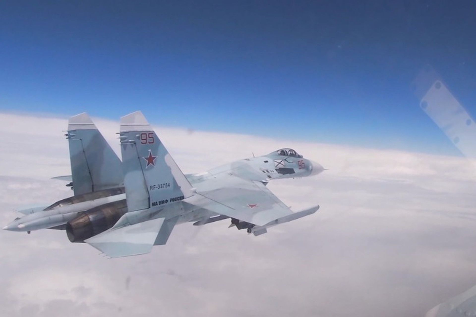 СМИ: Превосходство Су-27 над F-15 может повлиять на борьбу сил НАТО и России