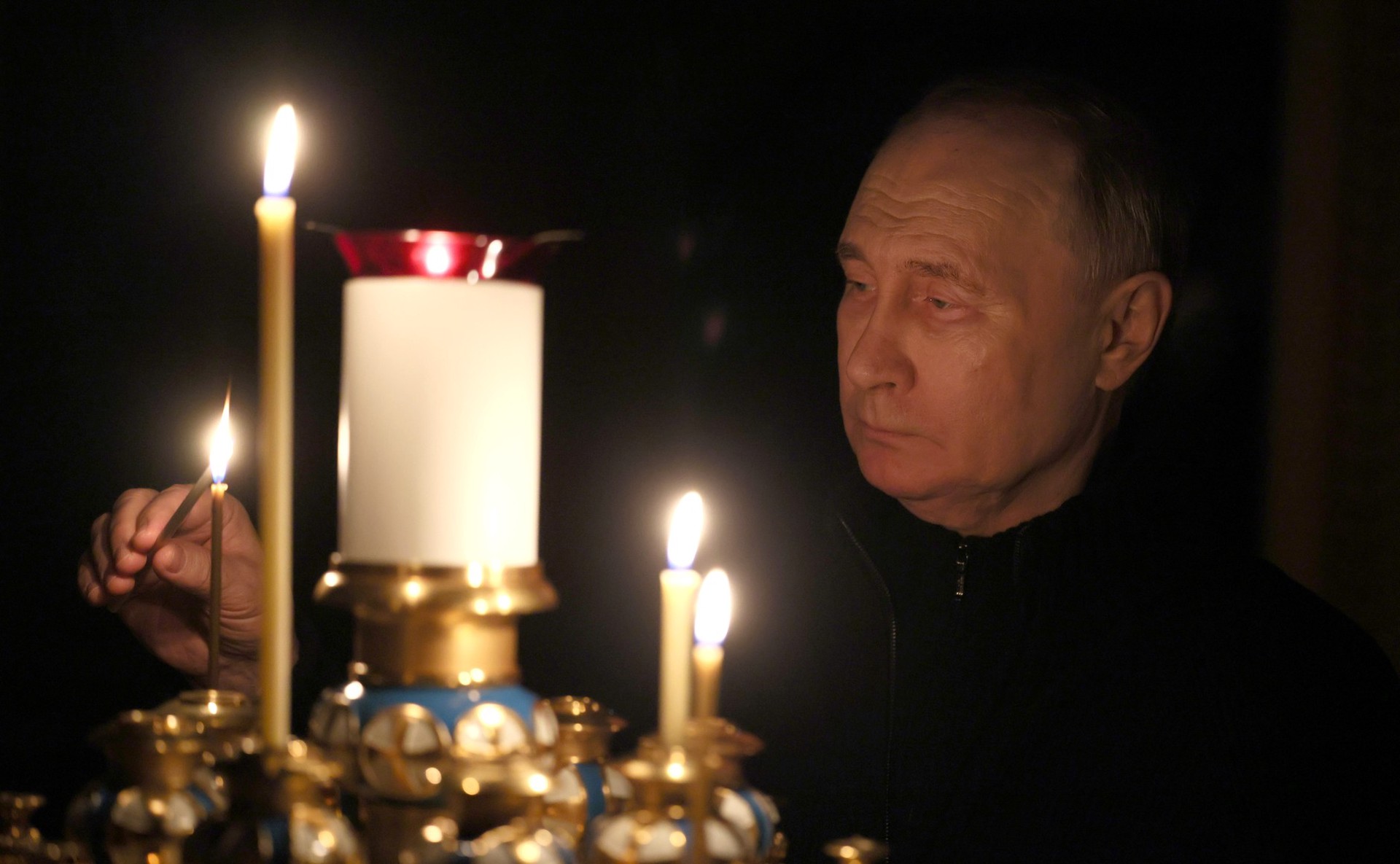 Владимир Путин поставил свечу за упокой погибших в «Крокусе»