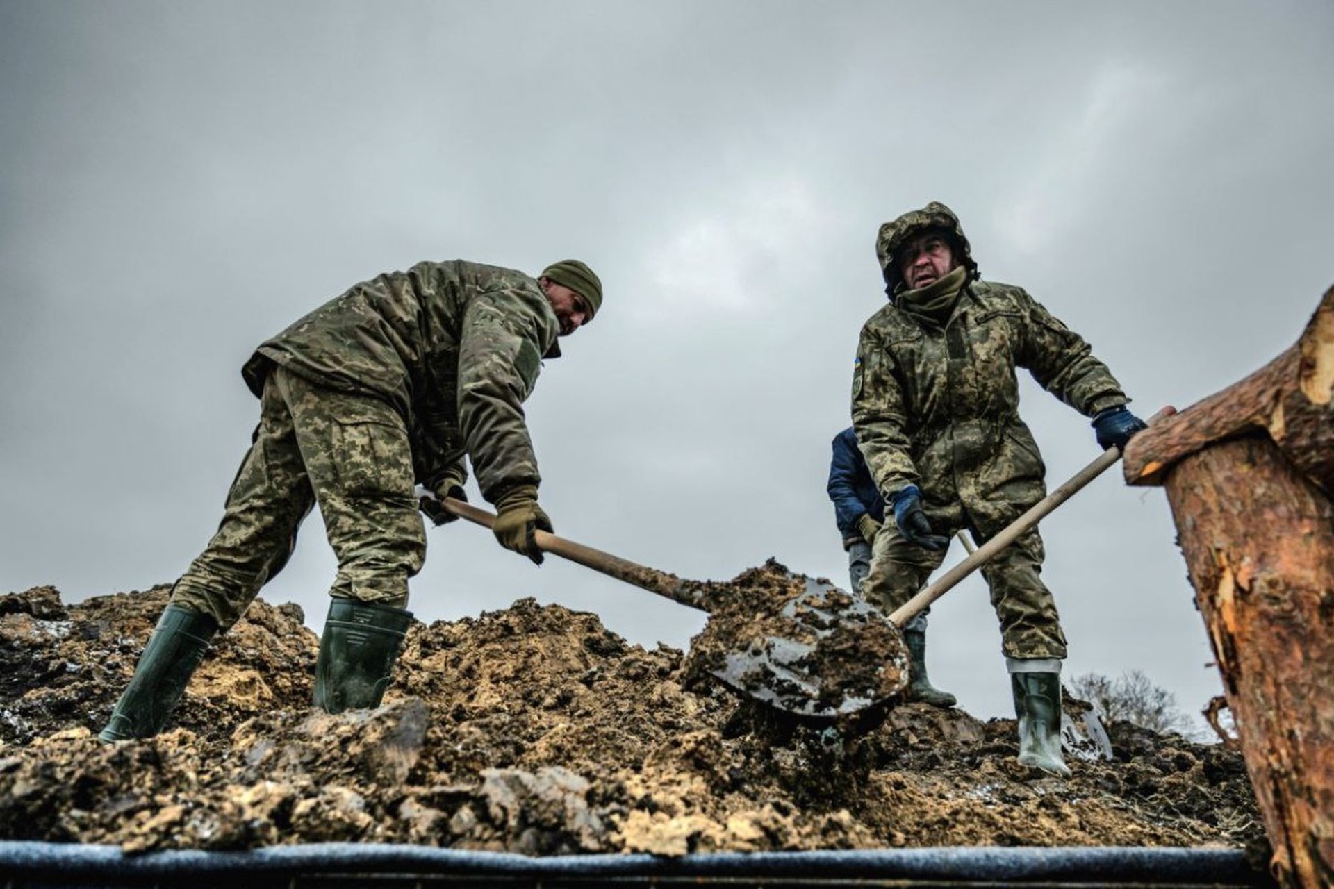 Рогов заявил, что ВСУ в панике возводят вторую линию обороны в Запорожской области 