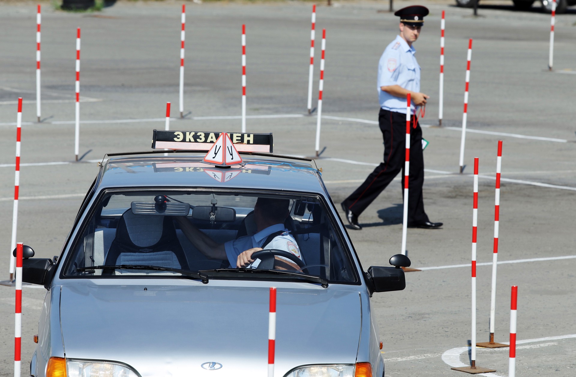 Автоэксперт заявил, что крайне мало людей в России сдают экзамен на вождение с первого раза