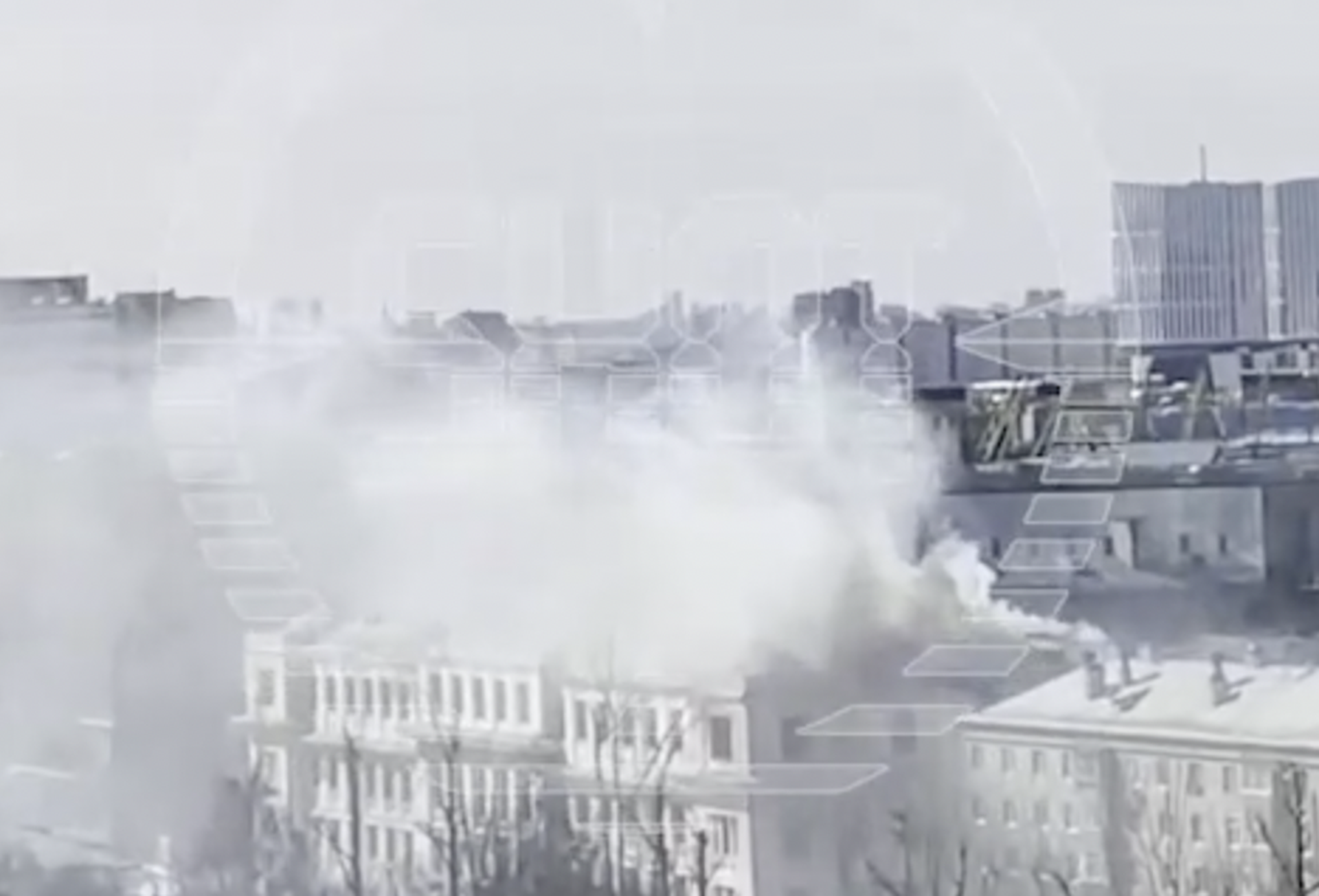 В Москве произошло возгорание кровли корпуса МГТУ им. Баумана