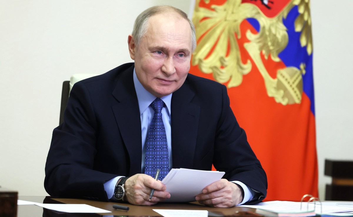 Путин поздравил представителей транспортной отрасли с юбилеем БАМа