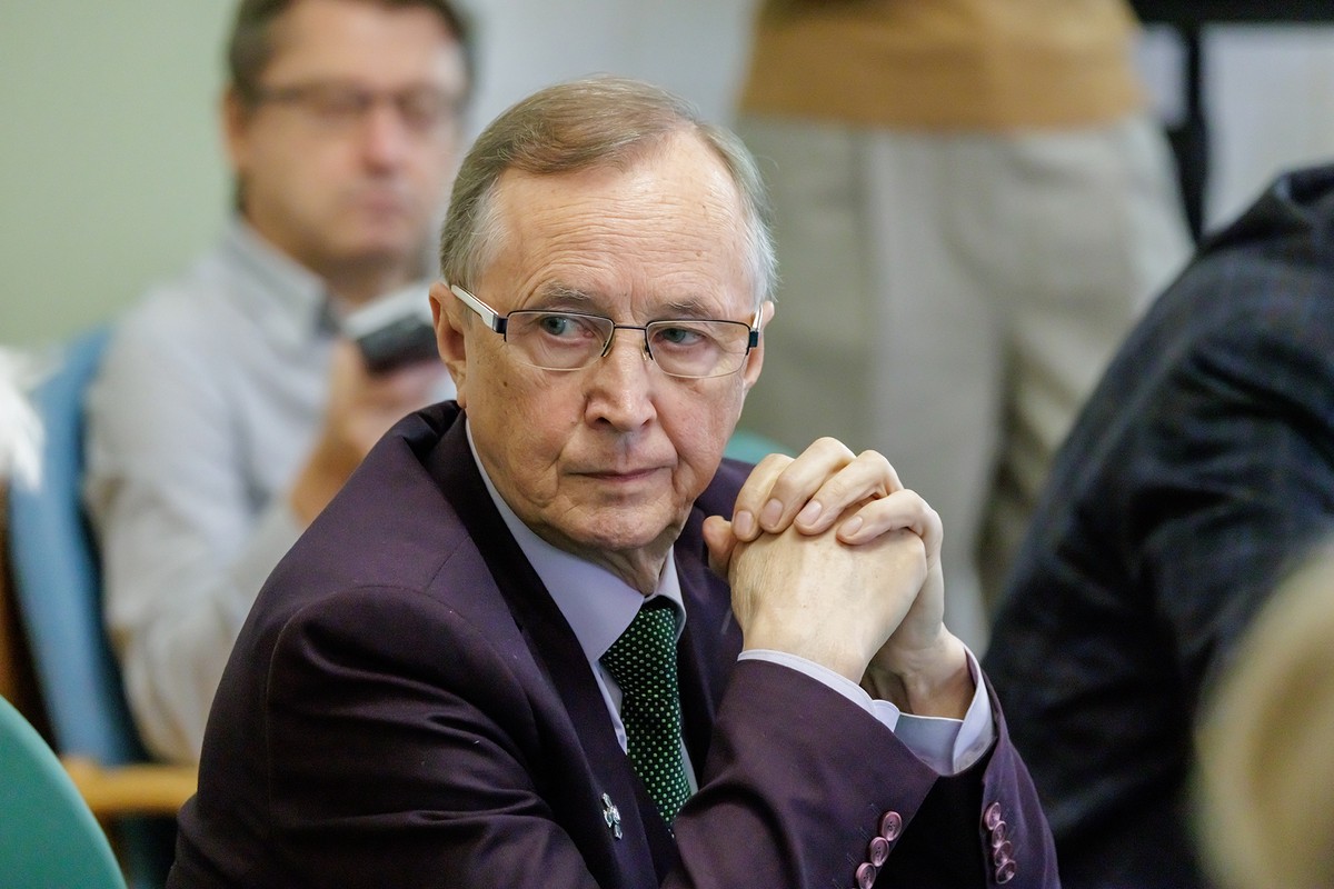 Николай Бурляев раскритиковал федеральные телеканалы за отказ показывать 9 Мая фильмы о спецоперации