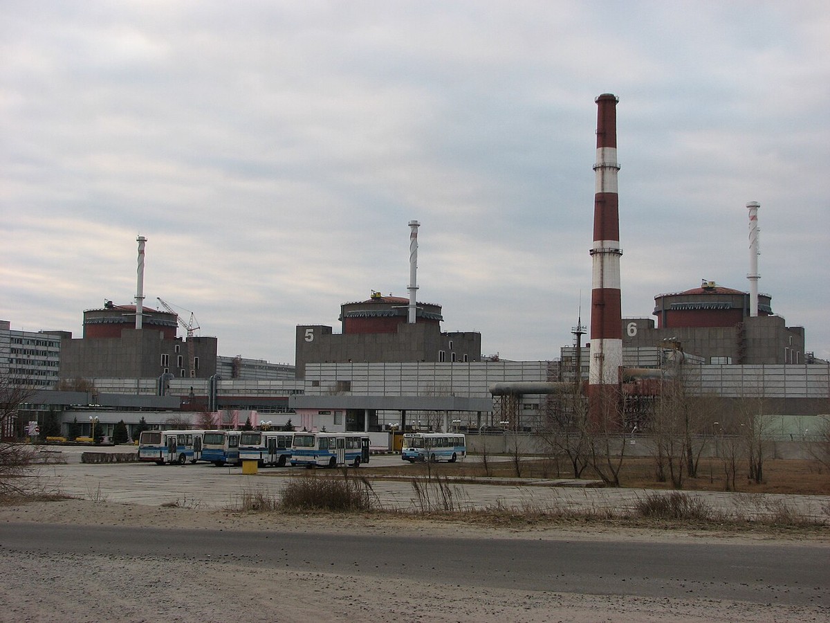 Охладительные системы ЗАЭС загорелись после обстрела со стороны ВСУ