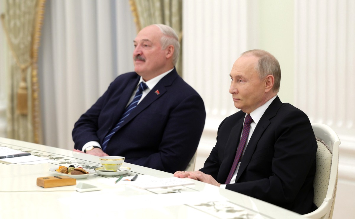 Александр Лукашенко поздравил Владимира Путина с днём рождения