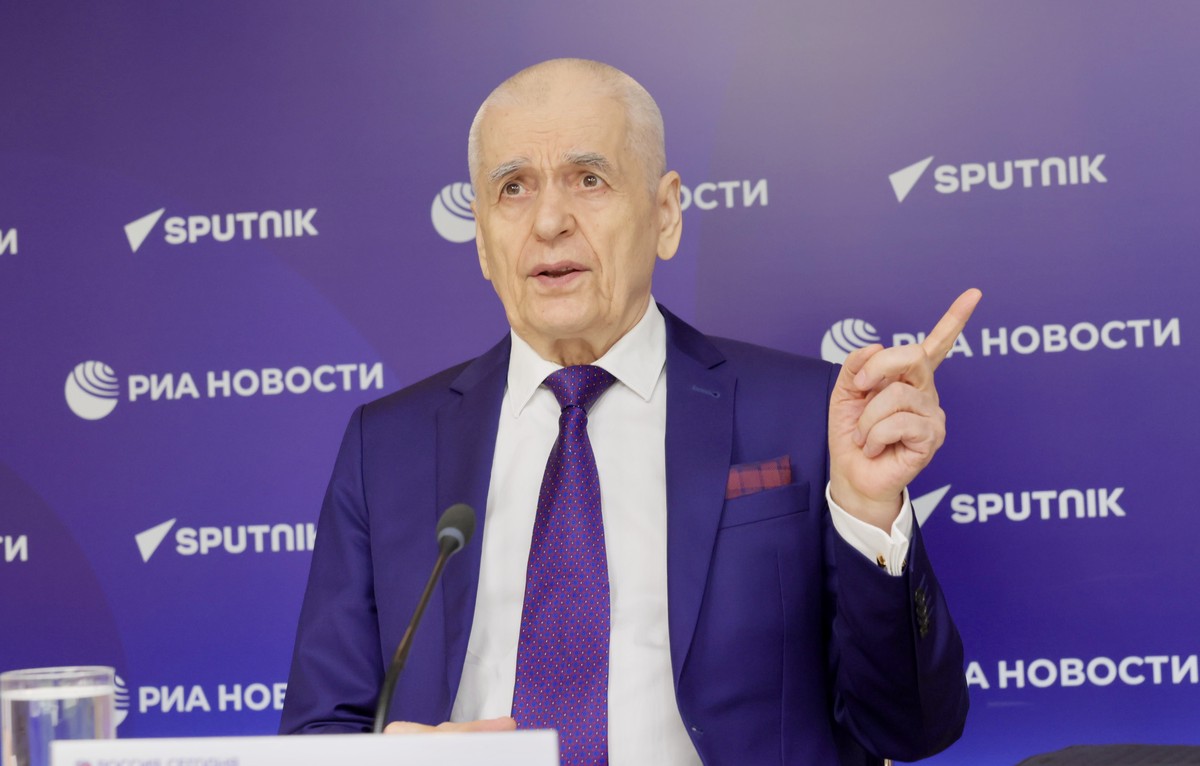 Онищенко не исключил преднамеренного заражения москвичей ботулизмом 