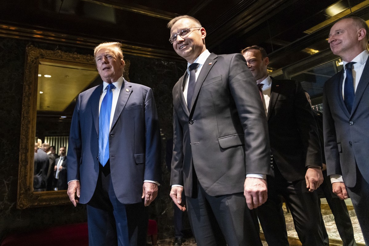 Приватная остановка: как Трамп и Дуда будущее Европы и НАТО обсуждали