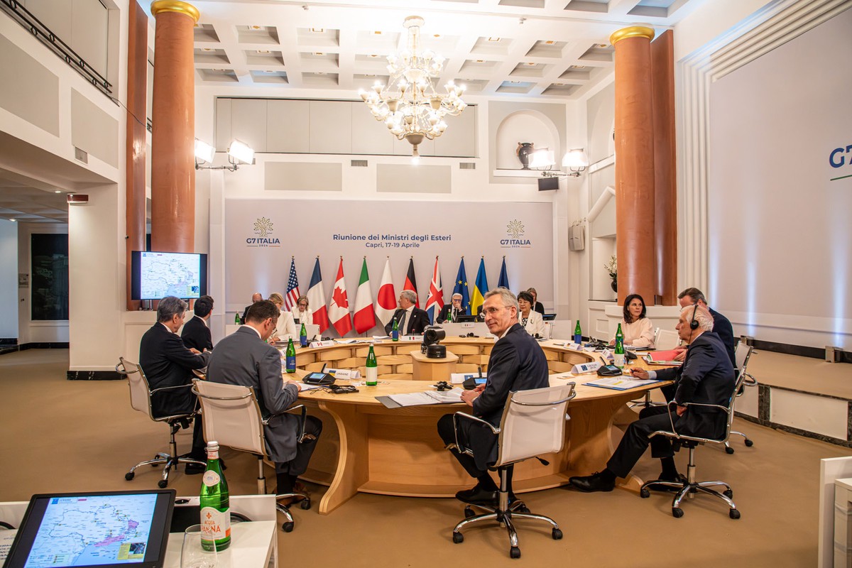 Столтенберг заявил, что Украина должна сама обеспечить себя «живой силой»