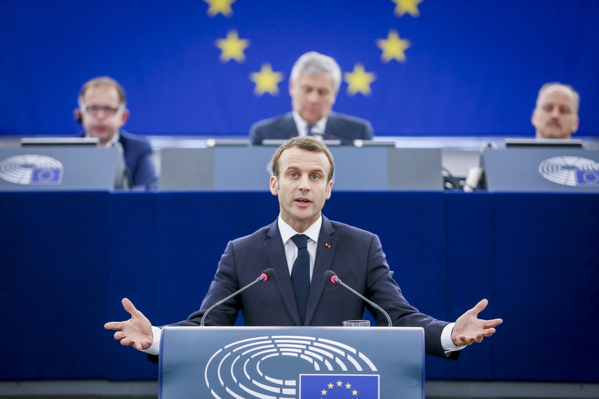 Макрон: ЕС единогласно поддерживает усиление санкций против России