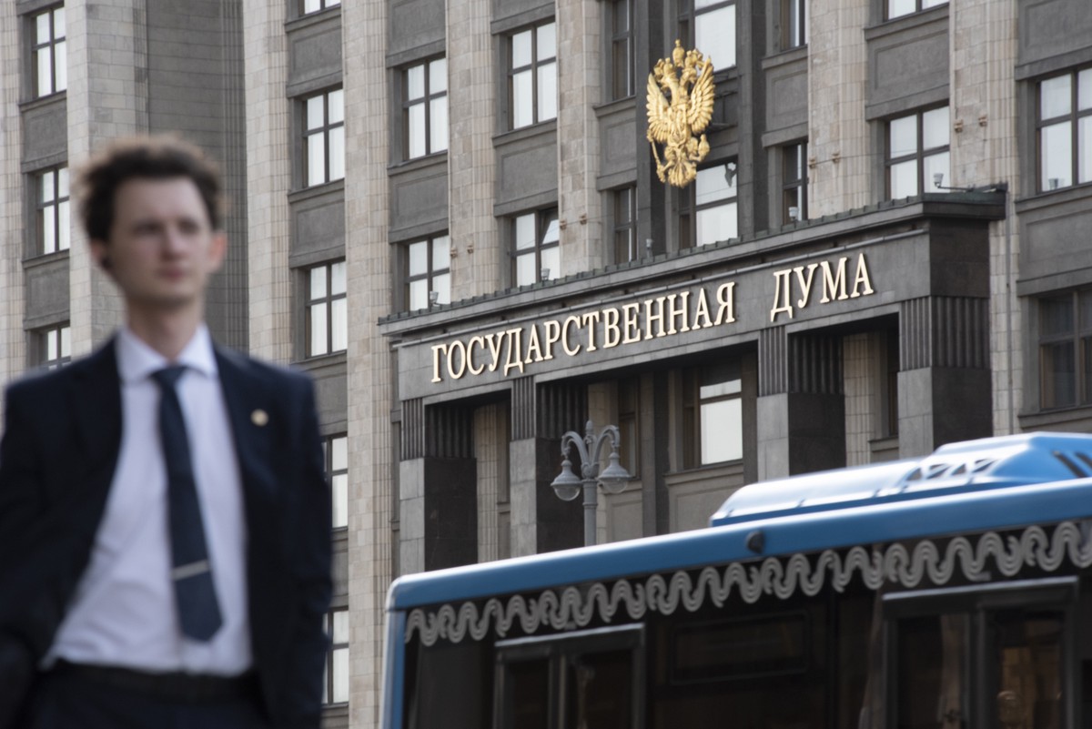 В Госдуме призвали повсеместно запретить в России исполнение песен иноагентов