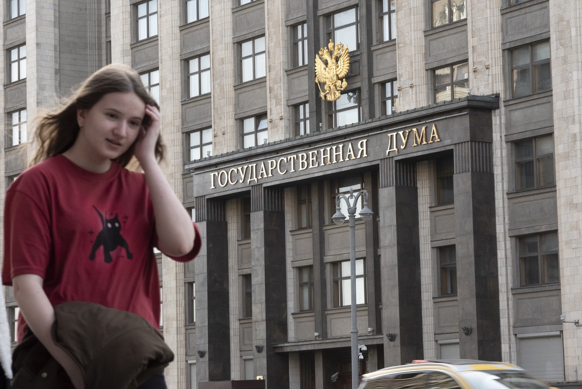 Госдума приняла закон об ограничении использования англицизмов на вывесках