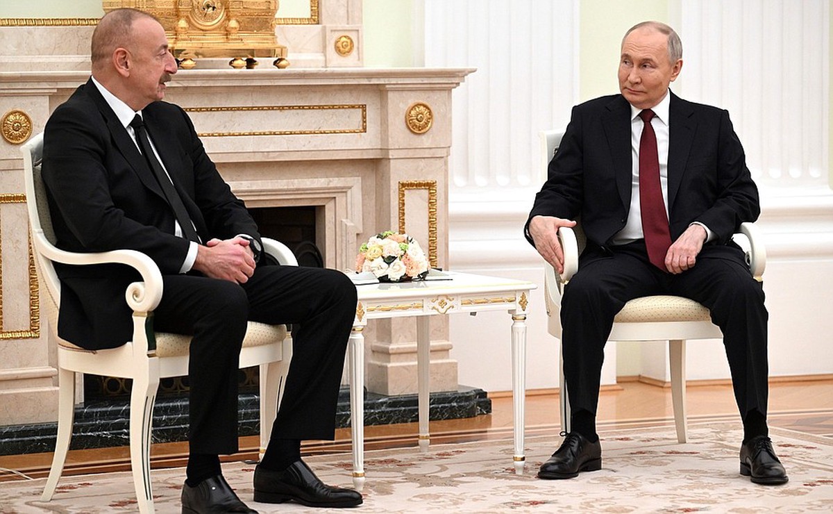 Путин проводит переговоры с Алиевым 