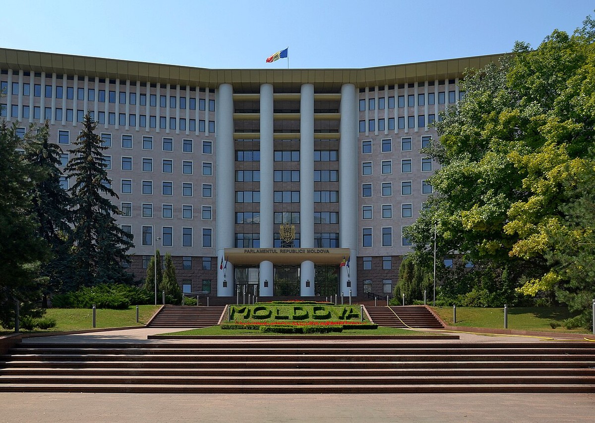 В парламенте Молдавии назвали политическим заказом задержание в аэропорту Кишинёва участников съезда в Москве