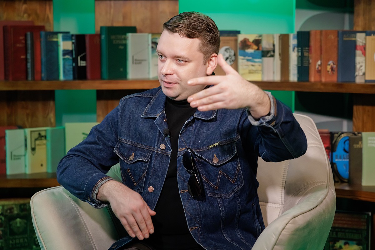 Пелевин прокомментировал жалобы писателей-иноагентов на пранки Вована и Лексуса