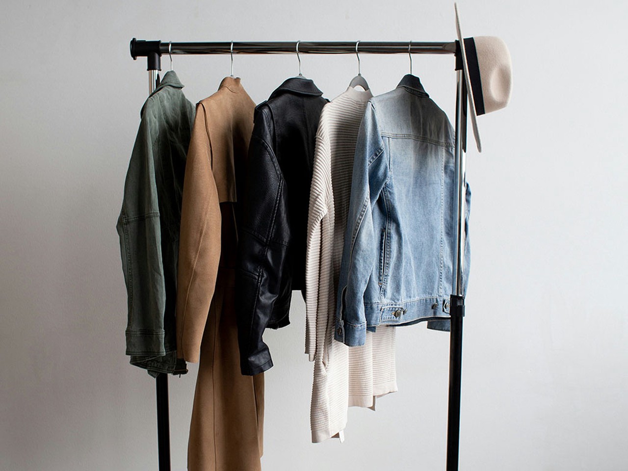 Базовый гардероб – 2024: какие вещи обязательно должны быть в вашем шкафу