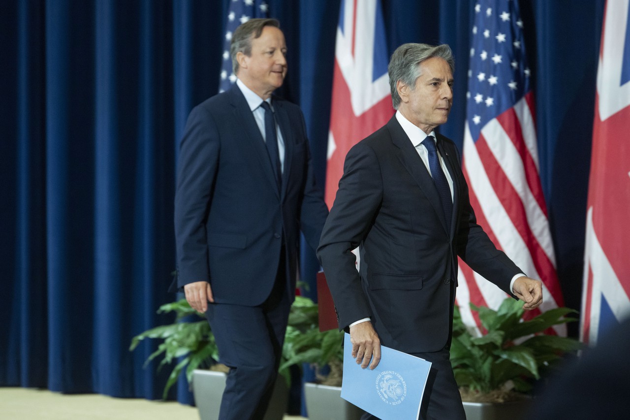 Не везёт Кэмерону: как США дали Великобритании понять, что им сейчас не до Украины