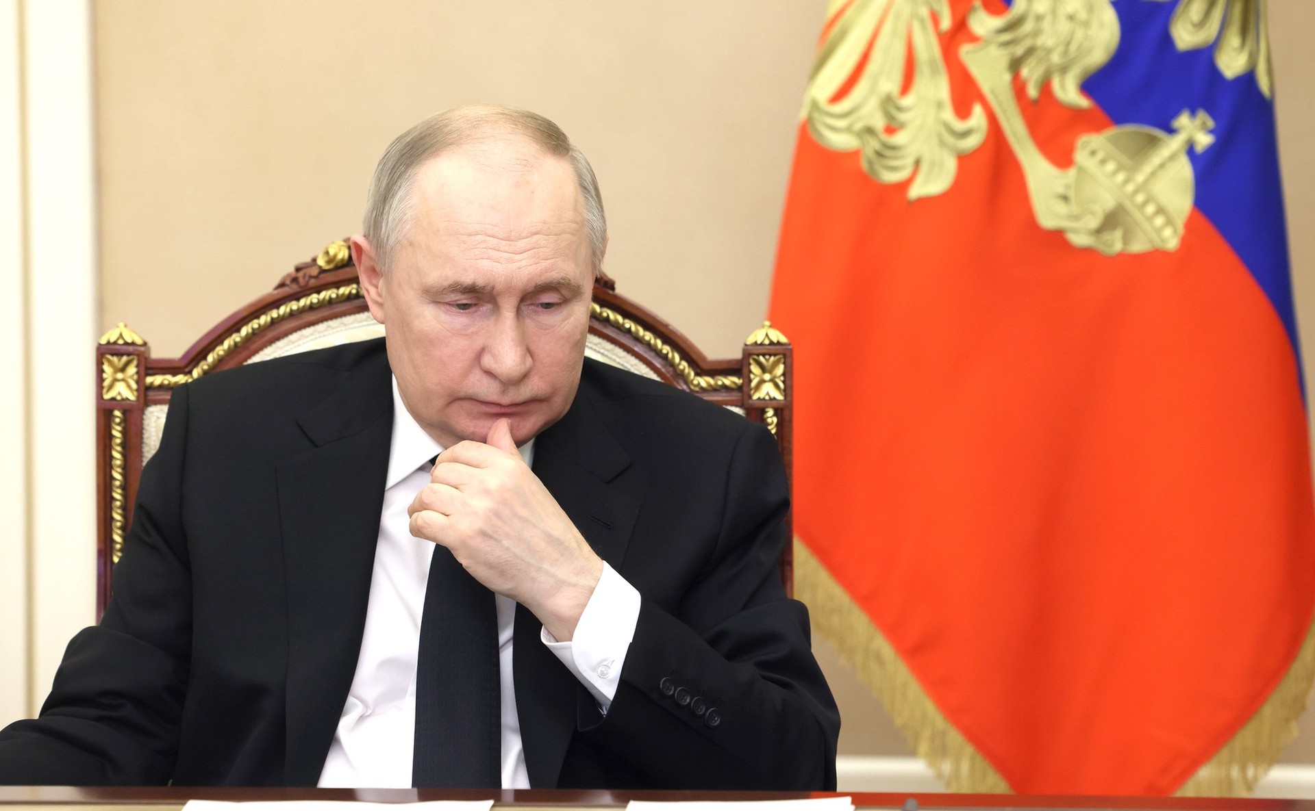 Путин: России надо повышать производительность труда или завозить рабочую силу
