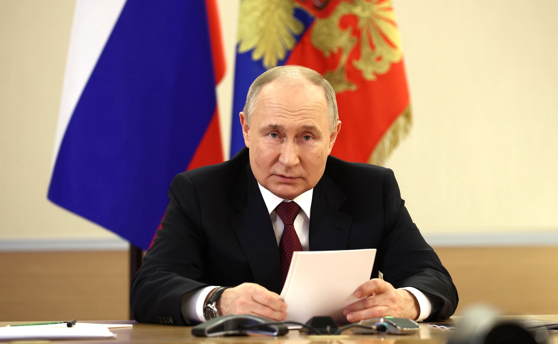 Путин призвал проработать вопрос связи Сахалина с материком мостовым переходом