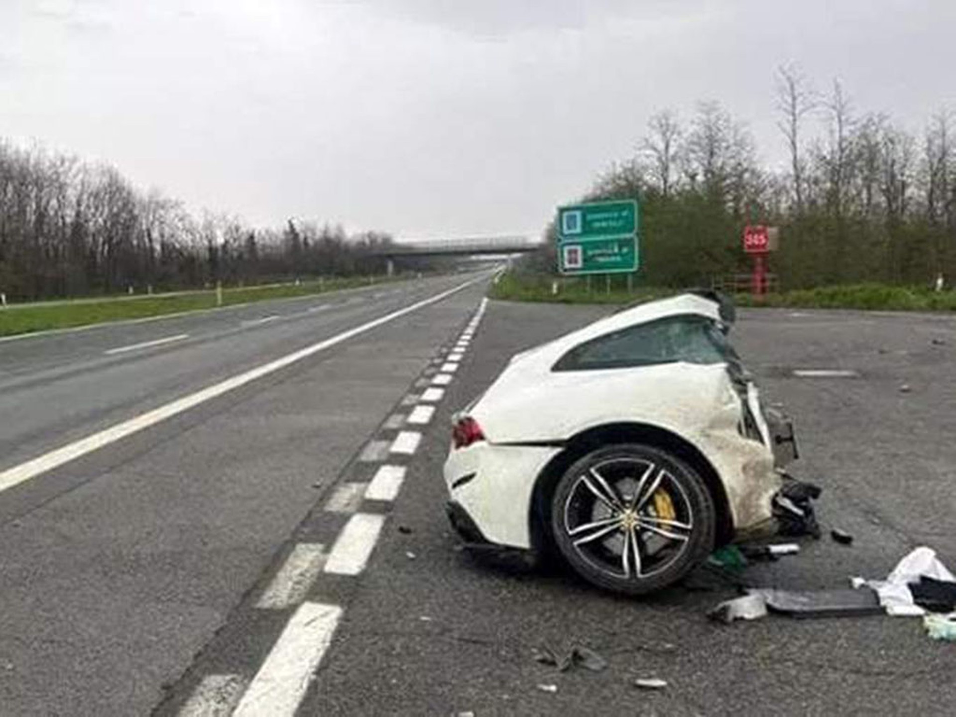 СМИ: Украинская модель Краевская разбилась на Ferrari в Италии