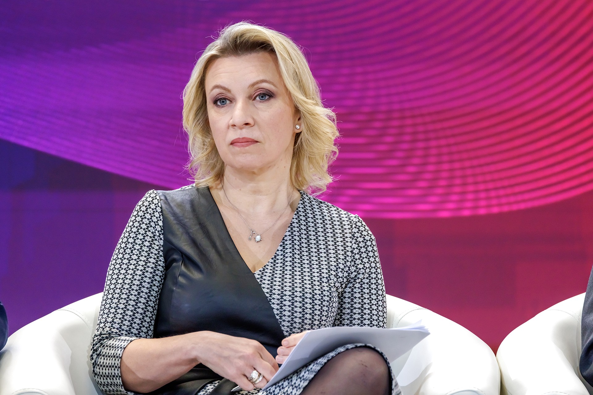 Захарова посоветовала обсуждающим политику в России разобраться со своими проблемами