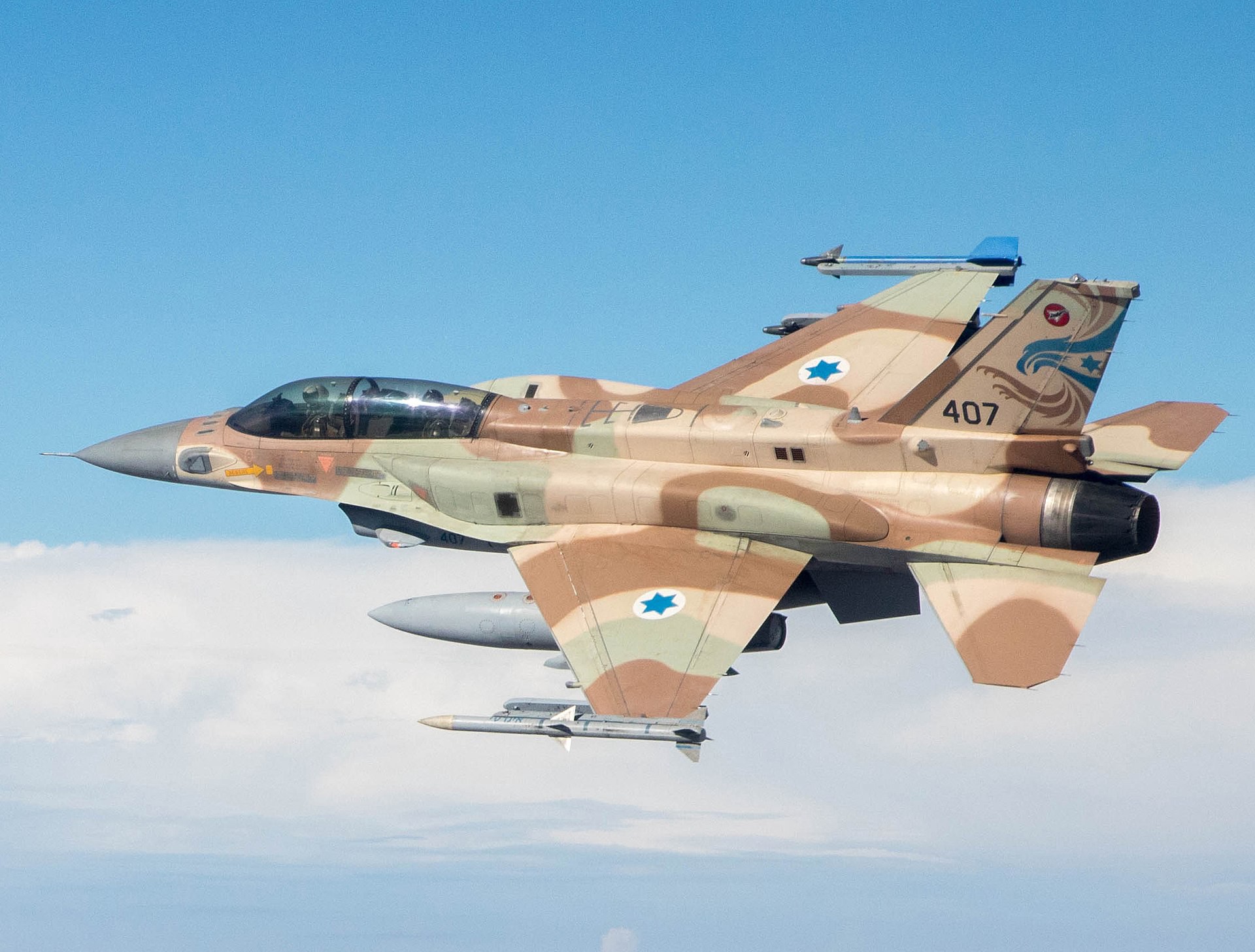 Израильские военные самолёты замечены в небе над Ливаном