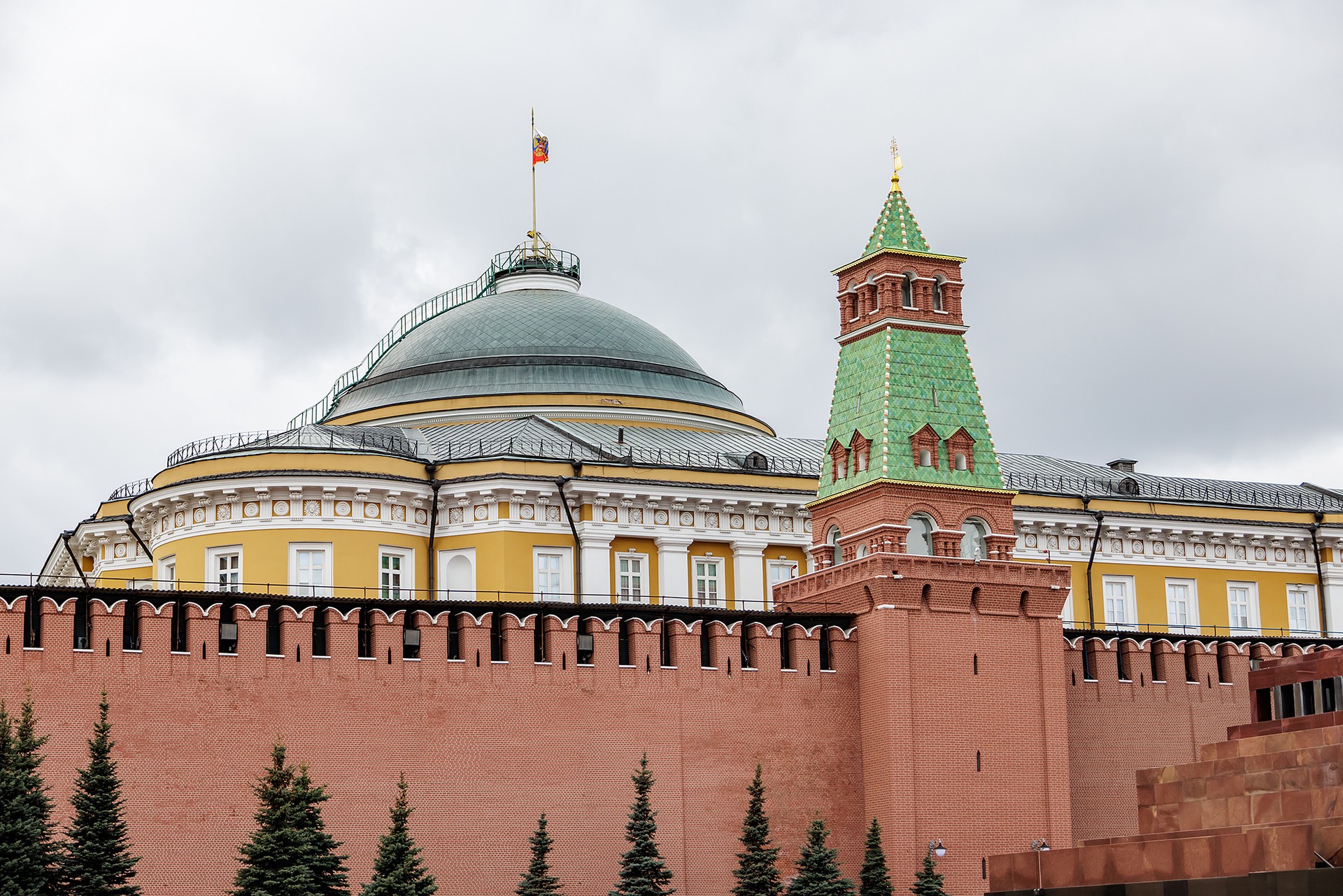 Кремль: Призыв об обязательных поставках оружия Украине вряд ли что-то изменит