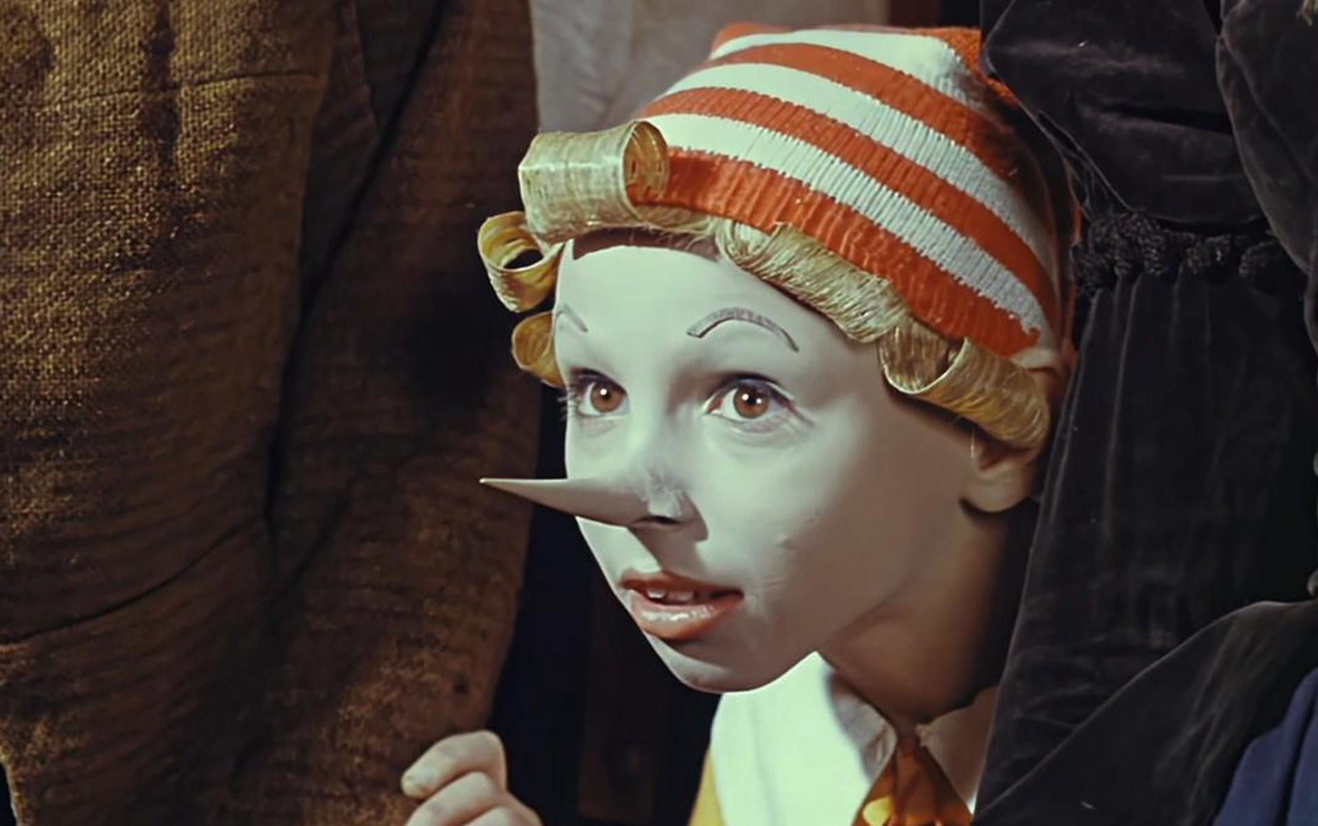 Оставили с носом: в каких городах России скульпторы перестарались с памятниками Буратино