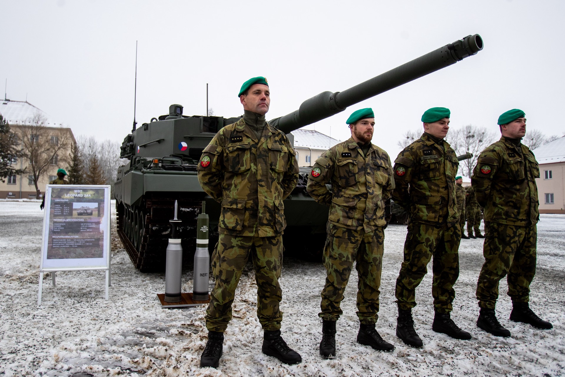 Букет Фиалы: получится ли у Чехии насобирать боеприпасы для Украины
